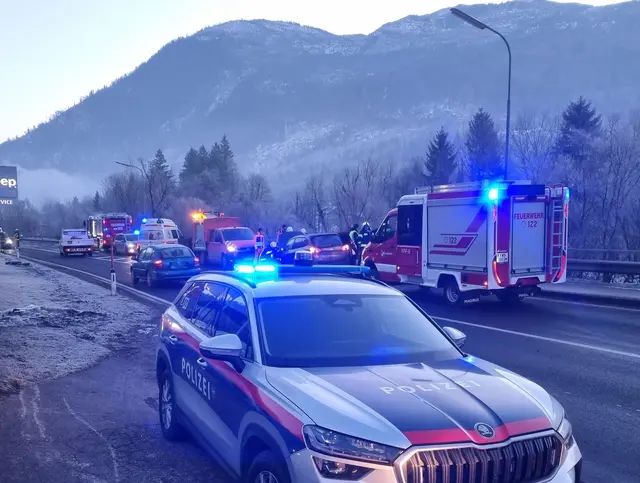 Im Einsatz standen die Hauptfeuerwache Bad Ischl, eine Streife der Polizei und zwei Mannschaften vom Roten Kreuz. | Foto: www.ff-badischl.at