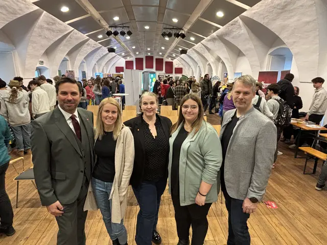 Das Organisationsteam der Lehrlingsmesse: Stadtrat Florian Steinwendtner, GR Kornelia Hechtl, GR Heidi Zanini, Stephanie Fellhofer, GR Robert Fuchs | Foto: Lauren Fahrenberger / MeinBezirk