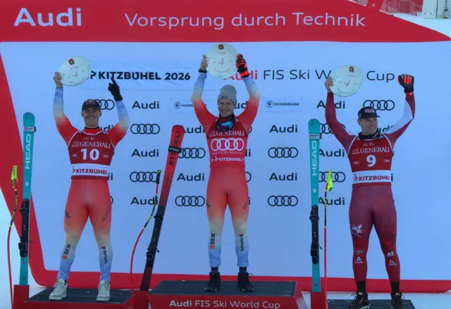 Flower-Ceremony mit Keramiktellern aus Gmunden: Franjo van Allmen (2.), Marco Odermatt (1.) und Stefan Babinsky (3.). | Foto: Gerald Habison