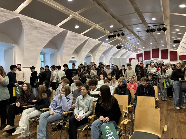 Drei Mittelschulen waren am Vormittag bei der Lehrlingsmesse vertreten | Foto: Lauren Fahrenberger / MeinBezirk