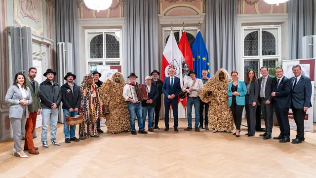 Das Gruppenfoto der Sautner Delegation gemeinsam mit den Mitgliedern der Landesregierung. | Foto: Land Tirol