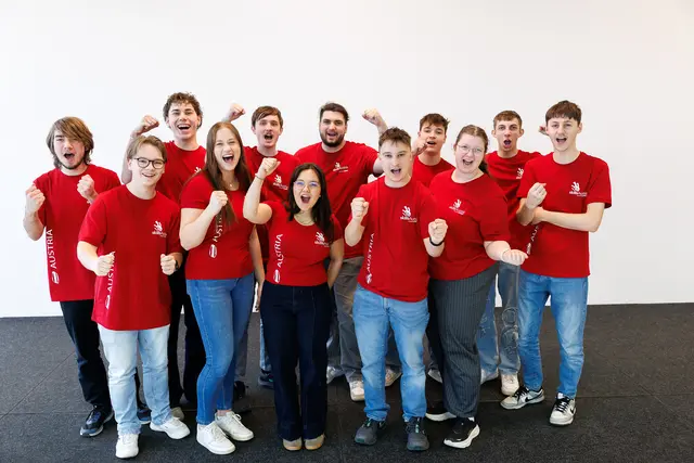 Sie fahren nach Shanghai: Konstantin Hauser (Autonomous Mobile Robotics), Marwin Kremser (Autonomous Mobile Robotics), Paul Bürki (Grafik Design), Jennifer Lueger (Bäckerei), Gabriel Aldrian (Robot Systems Integration), Julia Kaufmann (Mode Technologie), Kristijan Hrdzic (Autonomous Mobile Robotics), Paul Wohlesser (Mechatronik), Jonas Leitner (Stuckateur/Trockenbau), Anna Tritscher (Verkauf), Paul Zadravec (Spedition), David Seidl (Mechatronik) | Foto: SkillsAustria