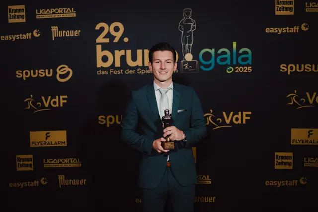 Mark macht auch im Anzug eine gute Figur, wie hier bei der Bruno-Gala 2025, als er zum 2.-Liga-Spieler des Jahres gekürt wurde. | Foto: GEPA pictures