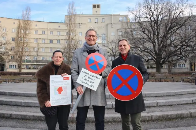v.l.: Klubvorsitzende der SPÖ Floridsdorf Barbara Cermak, Bezirksvorsteher Georg Papai und sein Stellvertreter Josef Fischer (beide SPÖ) | Foto: SPÖ Floridsdorf