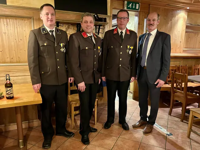 V Peter Krammer, BI Andreas Höchtl, HBI Thomas Huber,  Bgm. Ewald Fröschl. | Foto: FF Schönbach