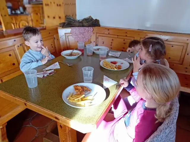 Mittagessen und Mittagspause bei der Familie Lipp ist ganz besonders. | Foto: Gößler
