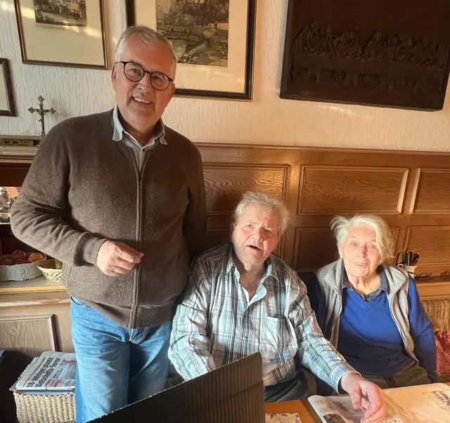 Bürgermeister Franz Dam, Jubilar Erich Trauner und Jubilarin Brigitte Trauner | Foto: Marktgemeinde Absdorf