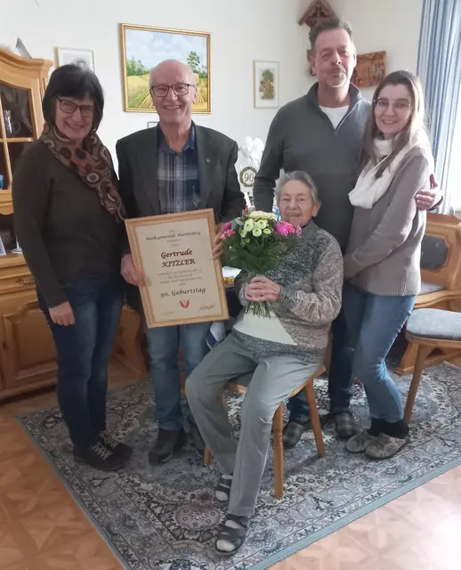Anneliese Haslinger, Bürgermeister Friedrich Fürst, Gertrude Kitzler, Christian Kitzler mit Silvia (v.l.). | Foto: Marktgemeinde Martinsberg