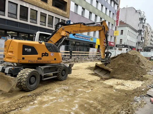 Die Bagger leisten ihr Bestes, die Straße ist gesperrt: Die Arbeiten für den zweiten Teil der neugestalteten Favoritenstraße laufen. | Foto: Nathanael Peterlini/MeinBezirk
