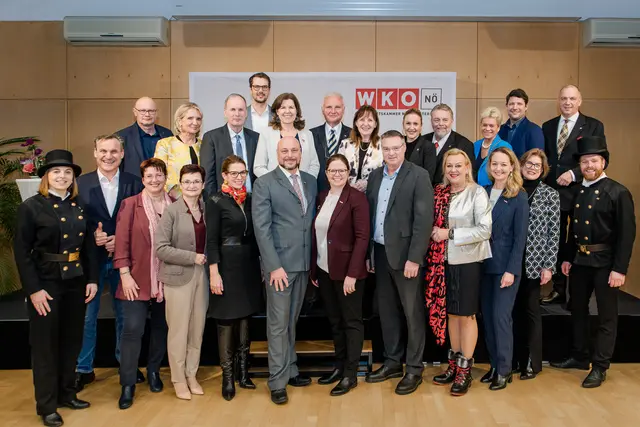 v.l. 1. Reihe: Petra Pirringer, Gert Zaunbauer, Susanna Stangl, Dagmar Händler, Carmen Jeitler-Cincelli, Martin Fürndraht, Andrea Lautermüller, Wolfgang Kocevar, Elisabeth Dorner, Nina Strass-Wasserlof, Dagmar Pokorny und Markus Pirringer
2. Reihe: Werner Piringer, Roswitha Zieger, Erich Moser, Marcus Linford, Doris Kirstorfer, Johannes Seiringer, Silvia Drechsler, Dagmar Steiner, Günther Huber, Johanna Riedl, Philipp Sladky und Philipp Enzinger
 | Foto: Michaela Habinger