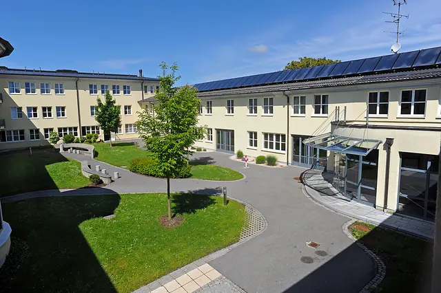 Innenhof der Berufsschule Mattighofen. | Foto: BS Mattighofen