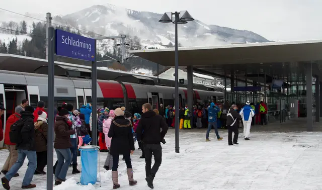 Tausende Skifans pilgern am Dienstag und Mittwoch, 27. und 28. Jänner, zu den legendären Nachrennen auf der Planai. | Foto: ÖBB