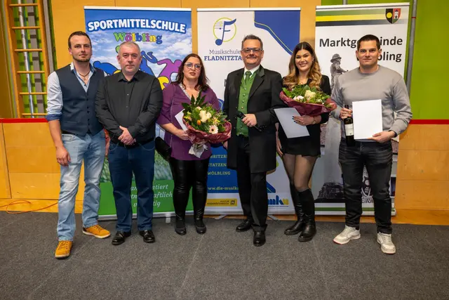 Dank und Anerkennung
v.l.n.r.: geschäftsführender Gemeinderat David Hirschmüller, geschäftsführender Gemeinderat Bruno Popp, Karin Graf-Brunnthaler, Bürgermeister Peter Hießberger, Alexandra Weyrer, Lukas Huber | Foto: www.montekuh.at