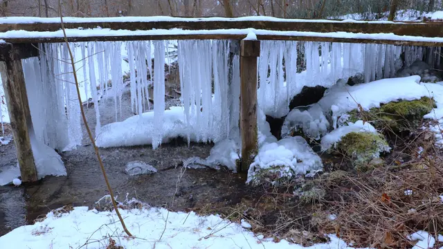 ...EISZAPFEN-BRÜCKE