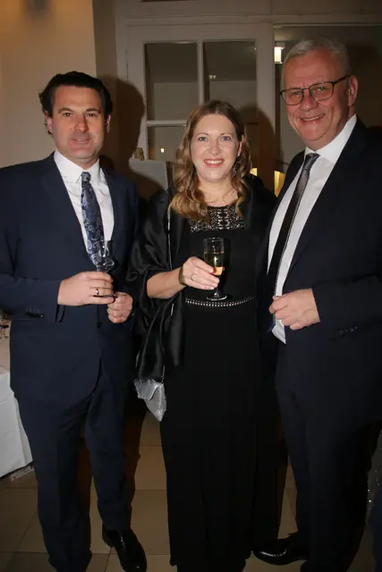 v. l. Christoph und Evelyn Zarits mit Bgm. Thomas Steiner 