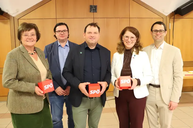 Der neue SP-Ortsparteivorsitzende Robert Köppel (Bildmitte) mit Martina Auer, Jürgen Tatzgern, Andrea Neundlinger und Gernot Papst.  | Foto: Edith Ertl