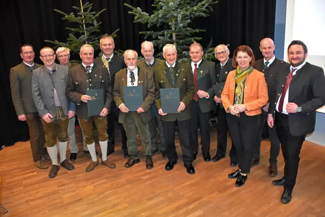 Verleihung "Goldener Bruch" 50 Jahre Jagdausübung.  | Foto: Robert Zinterhof