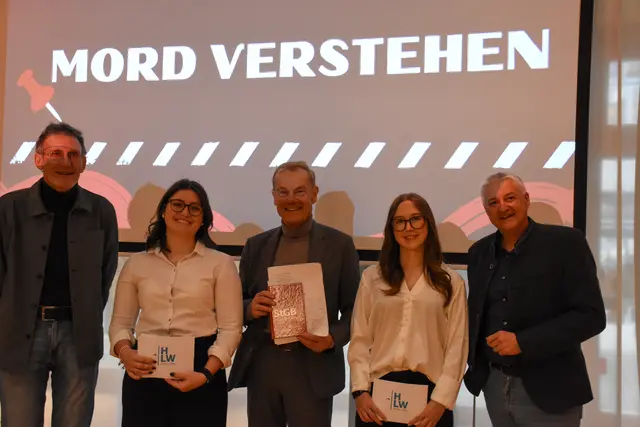 Prof. Rudolf Hanschitz, Diplomandin Eva-Katharina Brunner, Kooperationspartner und Referent Dr. Arnold Riebenbauer, Diplomandin Zoe Vogt und Direktor Adolf Lackner | Foto: (c) hlwspittal 2026