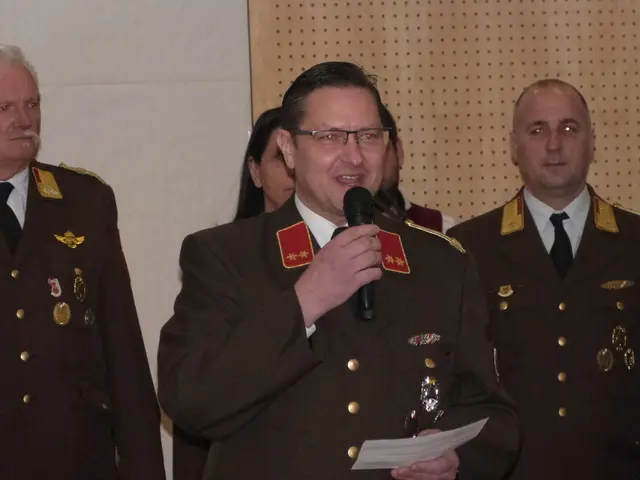 Feuerwehrkommandant Christian Laminger hieß die Gäste des Feuerwehrballs herzlich Willkommen.  | Foto: Vanessa Wittmann