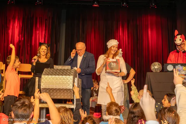 Ach wie gerne möchten alle Kinder die Spielkonsole im Wert um Euro 500,00. | Foto: cine-motion.at / R. Ivanek