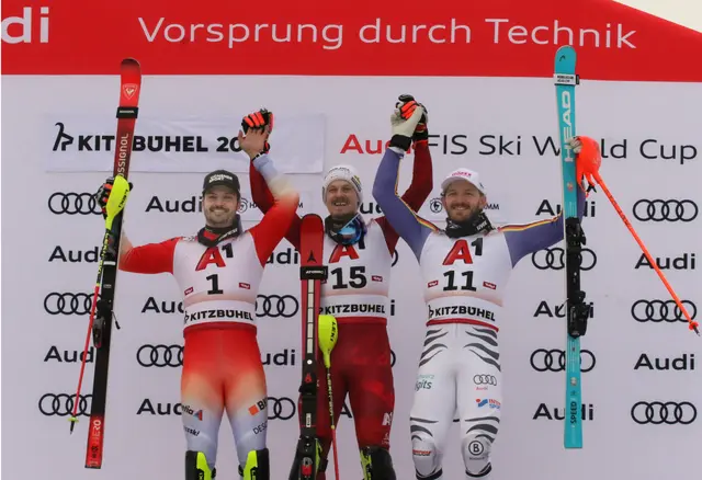 Strahlemänner - die Top-Drei des heurigen Kitzbühel Slaloms: Loic Meillard (2.), Manuel Feller (1.) und Linus Straßer (3.). | Foto: Gerald Habison