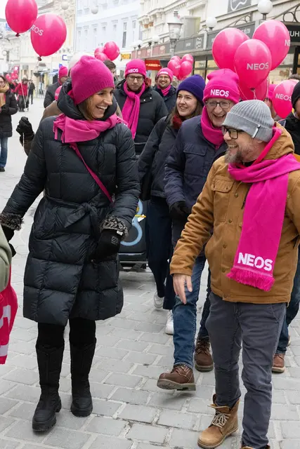 Indra Collini mit Bernd Pinzer beim Wahlkampfabschluss (NEOS). | Foto: NEOS