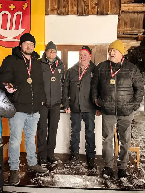 Bronze für ESV Erpfendorf II; Johann Resinger, Anton Inwinkl, Toni Oberleitner und Michael Nothegger. | Foto: Andi Aberger