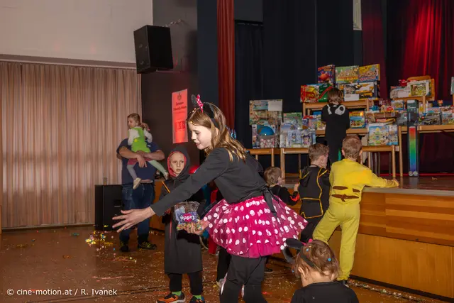 Konfetti verteilen - das war für die Kinder besonders lustig. | Foto: cine-motion.at / R. Ivanek