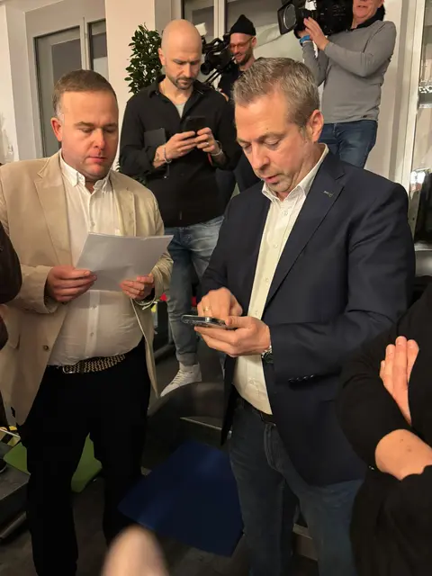 Rechnen und zählen bei der FPÖ: Klaus Otzelberger ist konzentriert. | Foto: Tanja Handlfinger