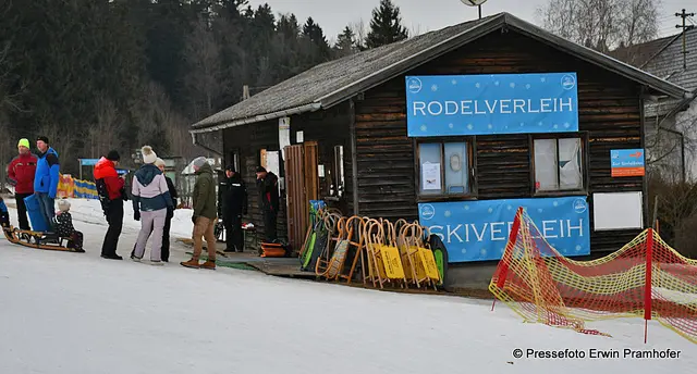 Ticket kaufen Rodel holen und ab gehts