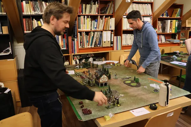 Selbstbemalte Miniaturen gepaart mit strategischem Denken: Das ist Tabletop. | Foto: Schauer