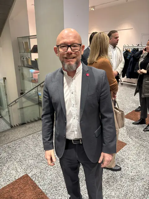 Gerade im Rathaus eingetroffen: NEOS-Spitzenkandidat Bernd Pinzer. | Foto: Tanja Handlfinger