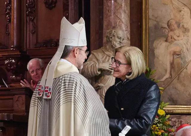 Landeshauptfrau Johanna Mikl-Leitner mit dem neuen Erzbischof von Wien, Josef Grünwidl. | Foto:  NLK Pfeiffer