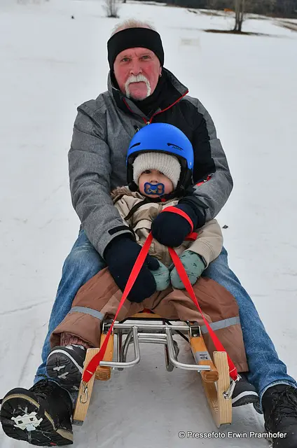 Auch der Opa mit Enkel ist mit der Rodl unterwegs