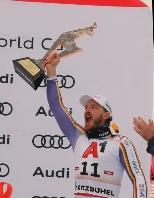 Befreiender Kubel für Linus Straßer. Der Kitz-Slalom-Sieger 2024 stand erstmals in dieser Saison auf dem Siegertreppchen und belegte Rang 3. | Foto: Gerald Habison