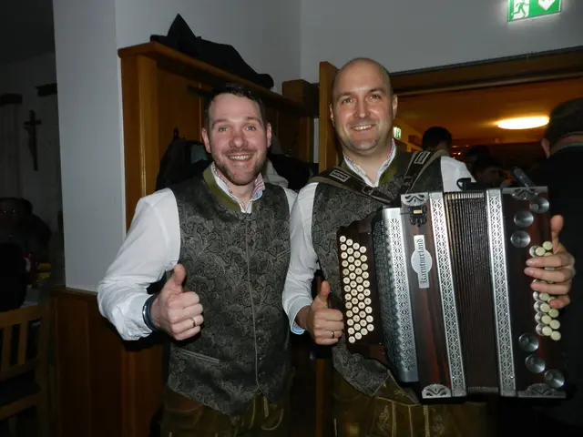 Michael und Markus Mühlbauer von der Musikgruppe "Senkrecht" sorgten für die Stimmung | Foto: Heribert Punz