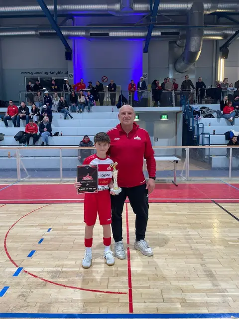 Die Nachwuchsspieler des SV Güssing durften sich auch über einige Titel wie "Player of the match" freuen.  | Foto: SV Güssing Nachwuchs