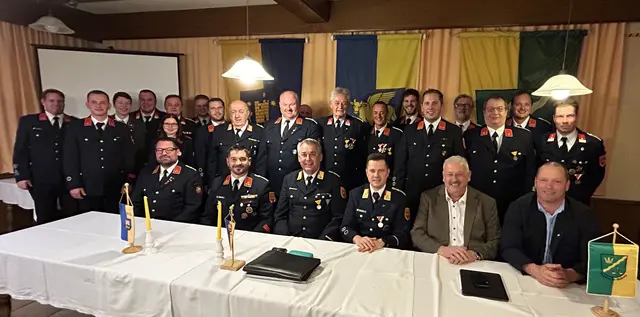 Das Abschnittsfeuerwehrkommando Bleiburg mit Kommandant Anton Brezovnik und Stellvertreter Michell Jamer sowie den Beauftragten präsentierte beim Abschnittsfeuerwehrtag die Bilanz über das Jahr 2025. | Foto: Abschnittsfeuerwehrkommando Bleiburg