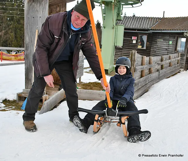 Am Liftbügel eingehängt und ab gehts