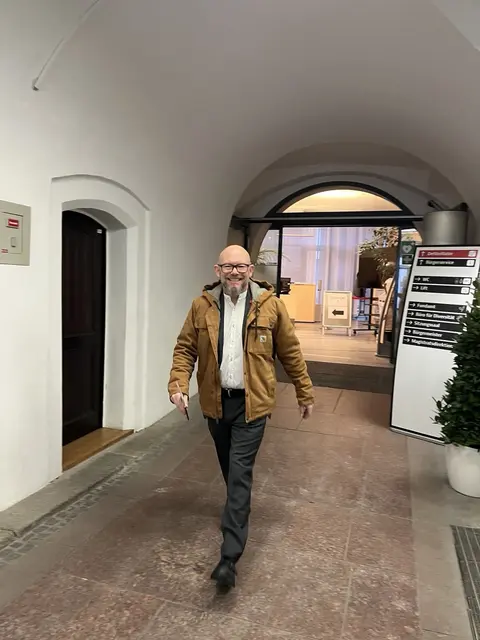 Guter Dinge nach der Stimmabgabe: NEOS-Spitzenkandidat Bernd Pinzer. | Foto: NEOS/Pinzer