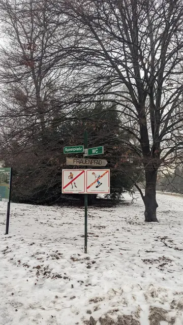 Skaten ist nicht erlaubt. Skien wäre aber möglich gewesen. | Foto: Z.V.g.