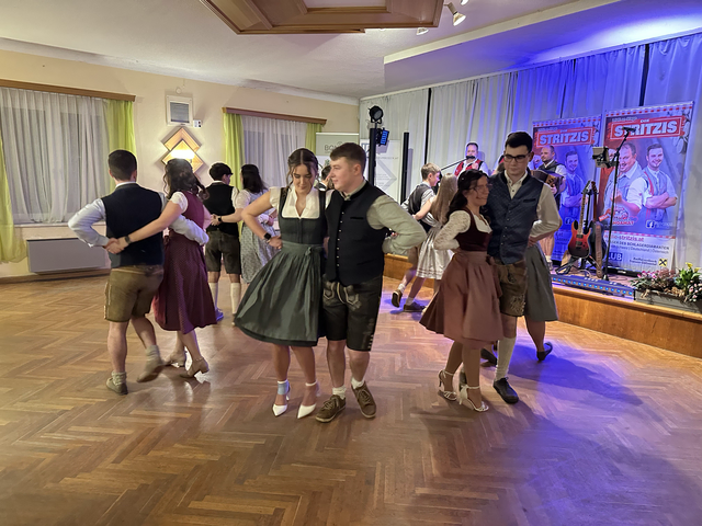 Eröffnung des 38. Balls von Landjugend und Bauernbund mit dem traditionellen Eintanzen. | Foto: Jana Zuser