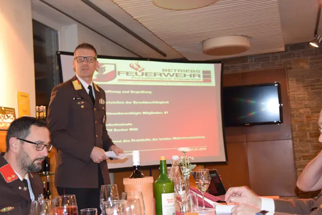 ABI und Kommandant HBI Andreas Herk beio der Begrüßung   | Foto: MeinBezirk/Josef Strohmeier