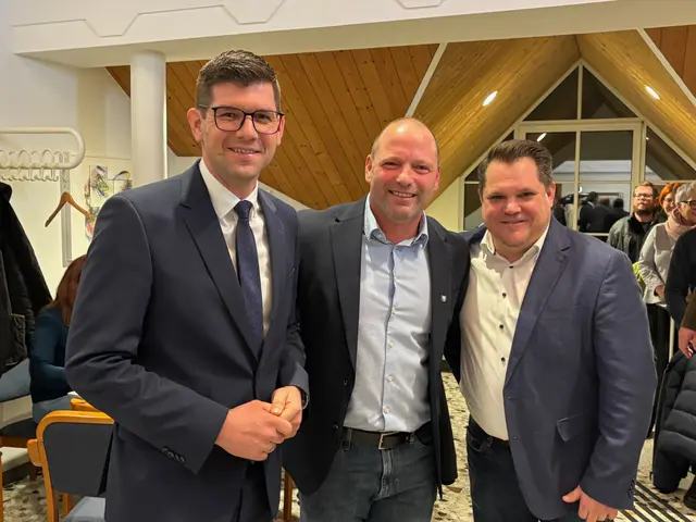 Landeshauptmann-Stellvertreter Martin Gruber, der frisch gewälte Bleiburger Bürgermeister Daniel Wrießnig und Landtagsabgeordneter Gallizien-Bürgermeister Hannes Mak (von links) | Foto: MeinBezirk.at