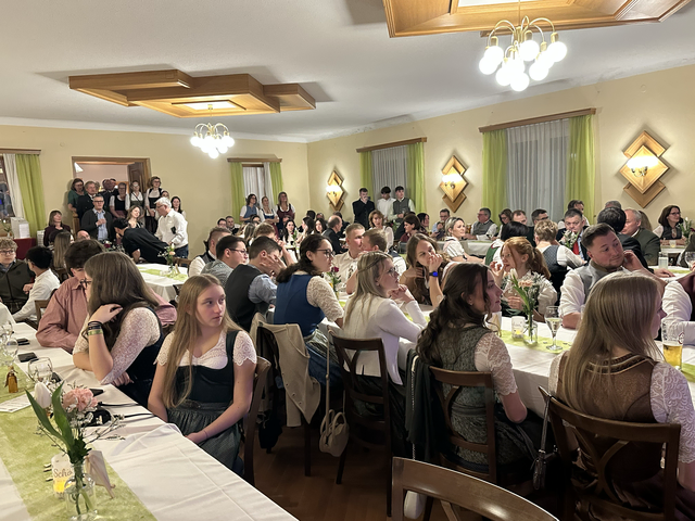 Der Ball lockte viele Besucher aus der Gemeinde und der Umgebung an. | Foto: Jana Zuser