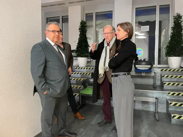 Medienvertreter warten gespannt auf die Ergebnisse der St. Pöltner Gemeinderatswahl 2026. | Foto: Oswald Hicker