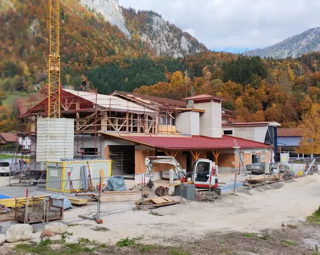 Vom Baustart im Juni 2025 bis 31. Dezember 2025 leisteten die Kameraden der Feuerwehr Steyrling beeindruckende 2.460 Arbeitsstunden auf der Baustelle. | Foto: FF Steyrling
