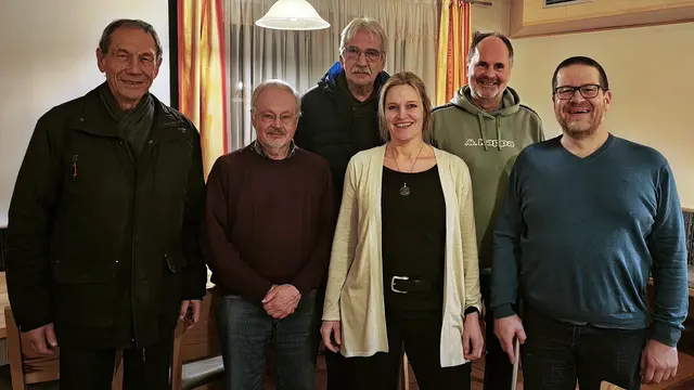(v.l.n.r) Kassier Ulrich Simacek, Kassenprüfer Andreas Schuart, Schriftführerstellvertreter Ernst Gossner, Obmannstellvertreterin Edith Dobler, Obmann Rudolf Dobesberger, Schriftführer Christoph Salzer-Pfiel
