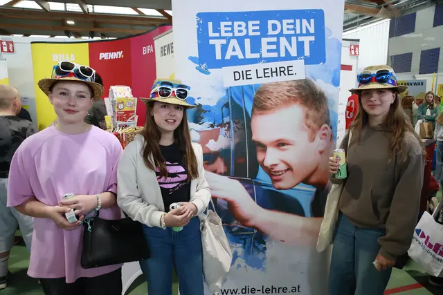 Mehr als tausend Jugendliche informieren sich jedes Jahr bei der großen Lehrlings- und Bildungsmesse in der Reva-Halle. | Foto: WKO/Helmut Klein