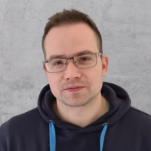 Rainer Gruber (42) gründete gemeinsam mit Alexander Traxler (24) aus Marchtrenk und Reinhard Schnetzinger (27) aus St. Pölten ein Technologieunternehmen.  | Foto: Rainer Gruber